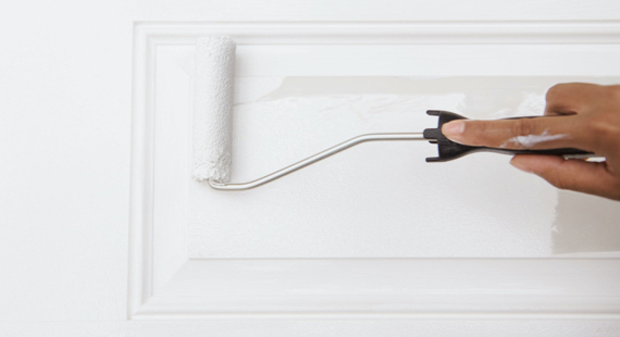 cómo elegir un brillo de pintura, pintar blanco sobre blanco en una puerta